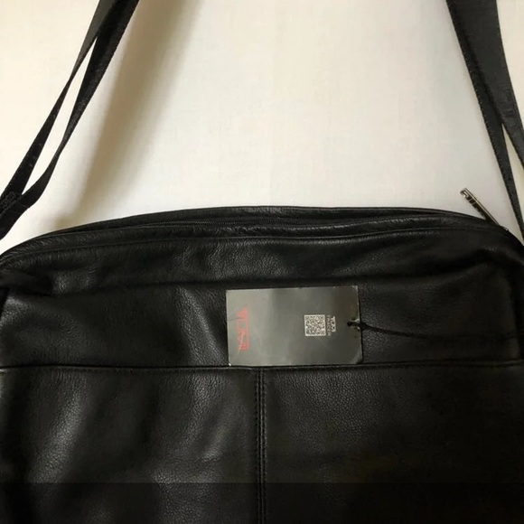 NWT Tumi Soft leather top zip flap crossbody bag professional work black - Picture 4 of 11